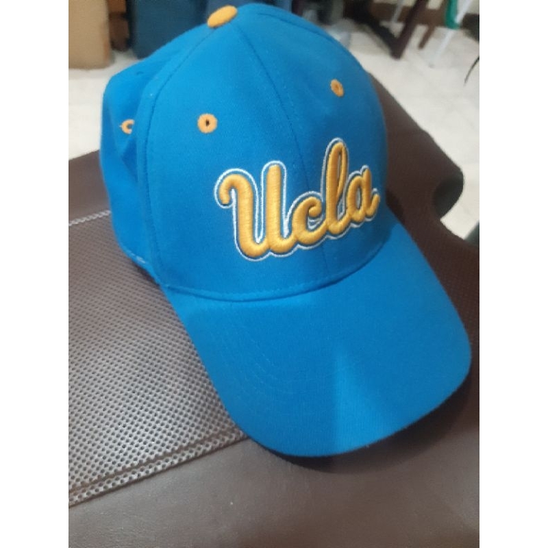 topi biru ucla