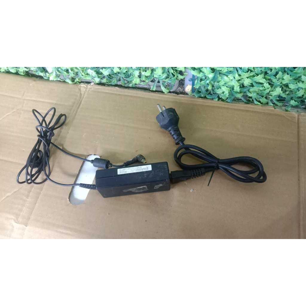 bekas normal Ces Charger Laptop Adaptor ACER 19V 3.42A  colokan kuning laptop netbook solo2 darma