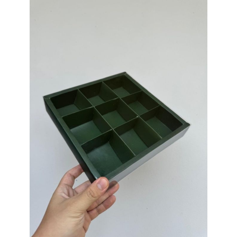 

Dus mika polos sekat 9 " Hijau Tua " ( 1 pack isi 5 pcs dus )