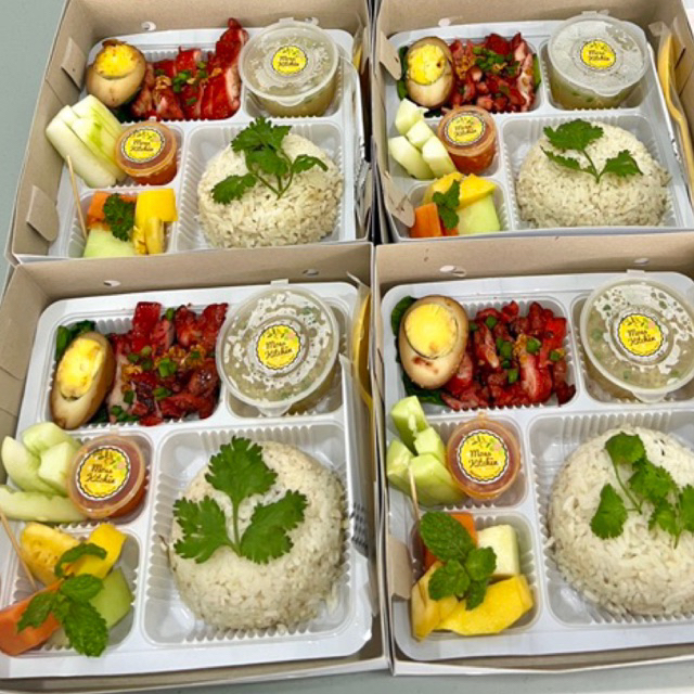 

HAINAN CHICKEN RICE (CHARSIU) Nasi Box