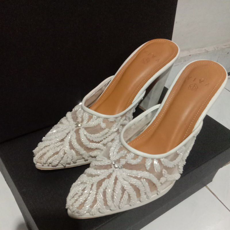 Sepatu preloved pesta VAIA beads brides shoes putih manik2