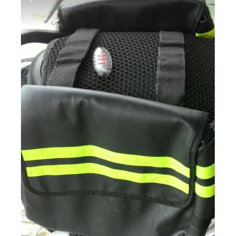 Tas paket motor atau Tas pos motor