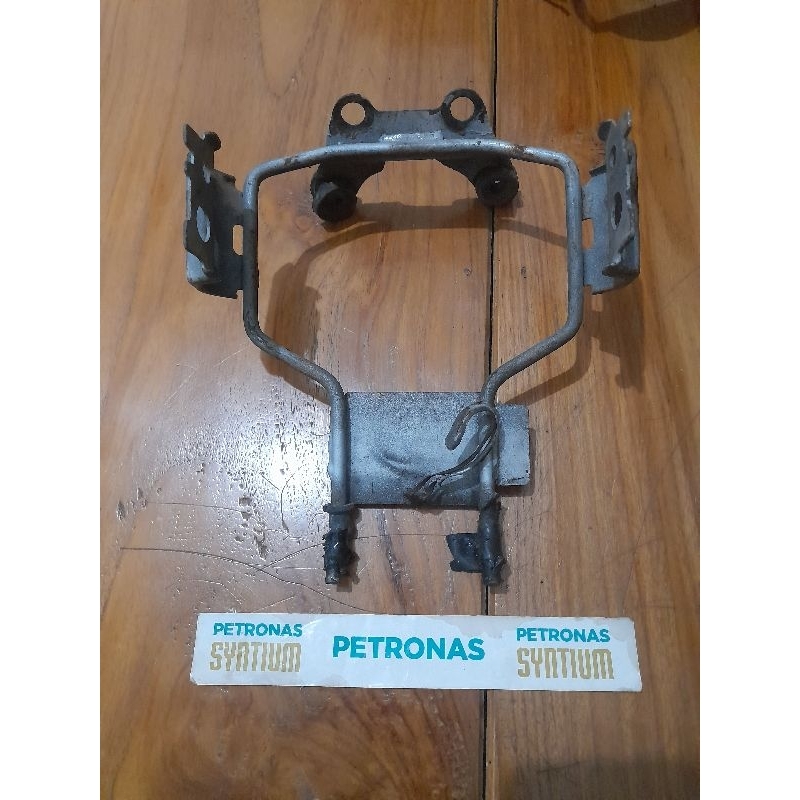 PANGKON ATAU BRAKET LAMPU DEPAN HONDA GL PRO ORIGINAL BEKAS