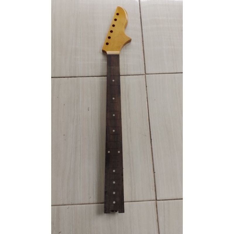 Neck Gitar