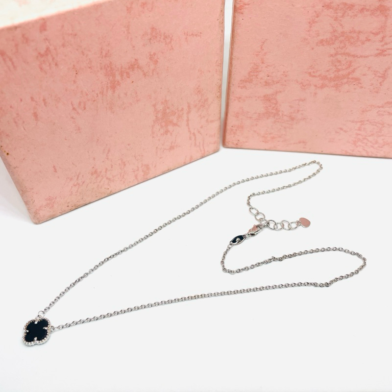 Kalung Emas putih kadar 375/8k clover