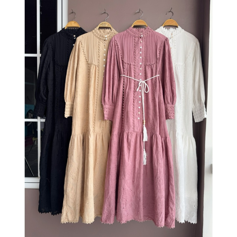 maria dress, gamis putih, white dress, gamis eyelet import, katun bordir, katun bolong, dress busui,