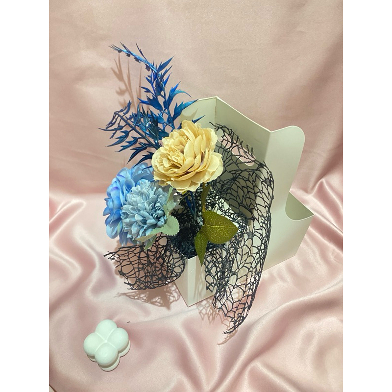 

Flower and Coffee Box / Kotak Buket bunga + tempat coffee cup