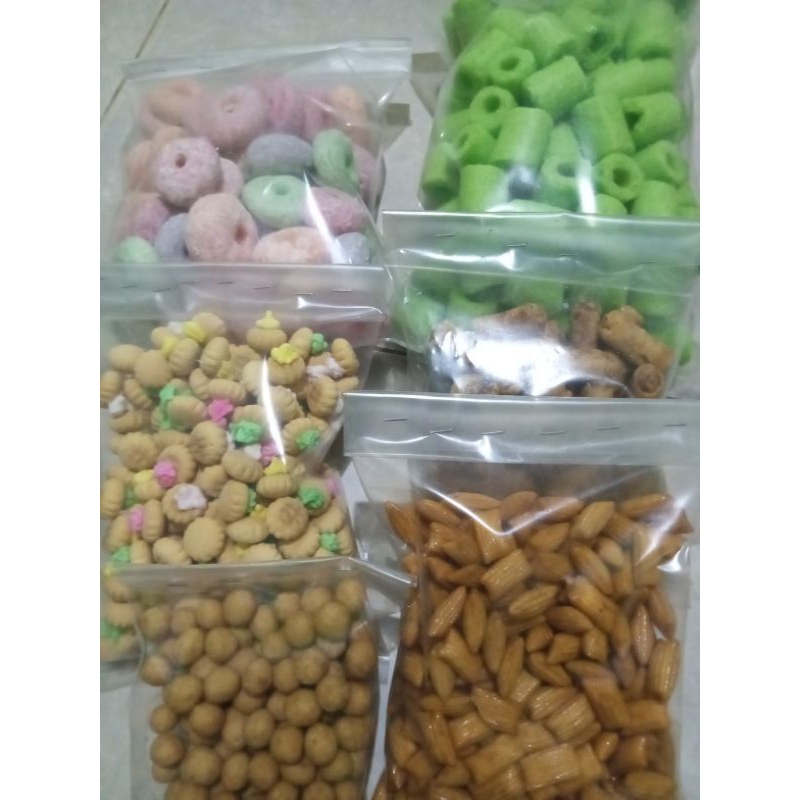 

snak cemilan buka puasa 5 bks, kacang telur, pang2 game rose,sumpia udang, osaka hijau, frek kurma 1cup