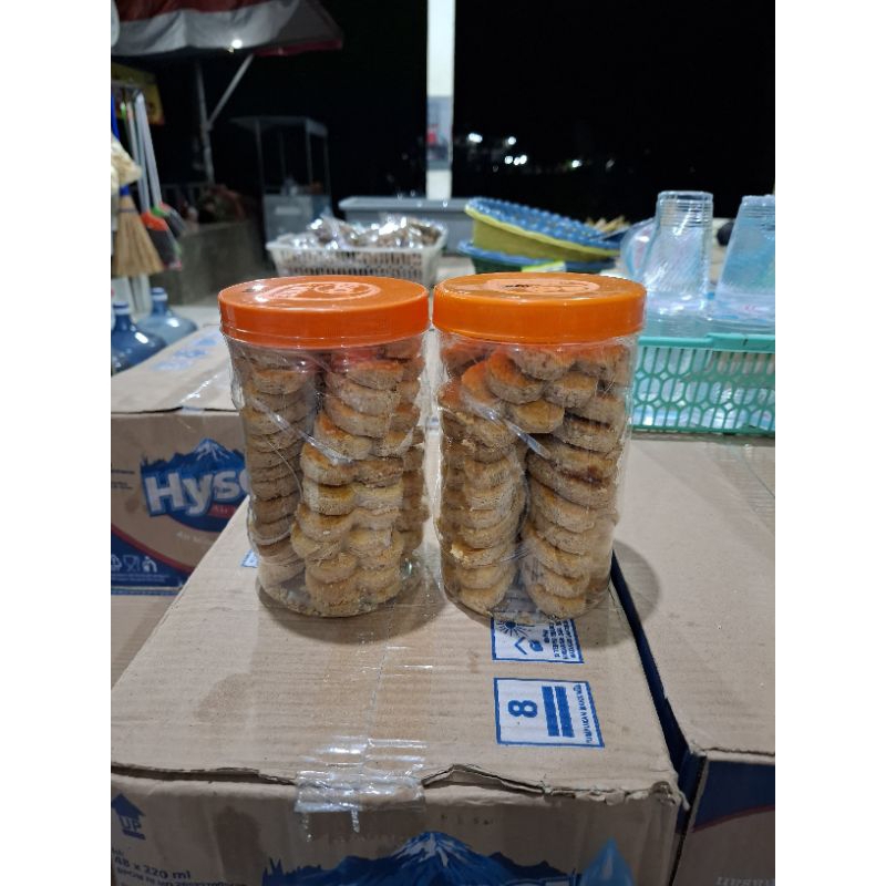

16. kue kacang dengan ukuran berbeda beda