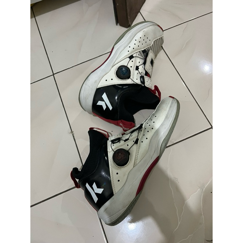sepatu badminton kawasaki boa size 40