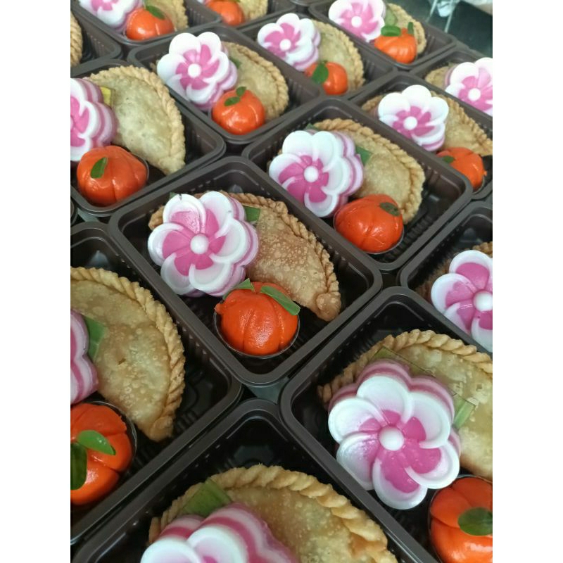 

Snack Box jember isi 3 kue [minim order 10]