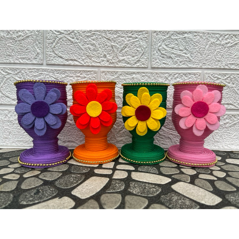 prakarya kerajinan daur ulang botol plastik dan tutup kaleng