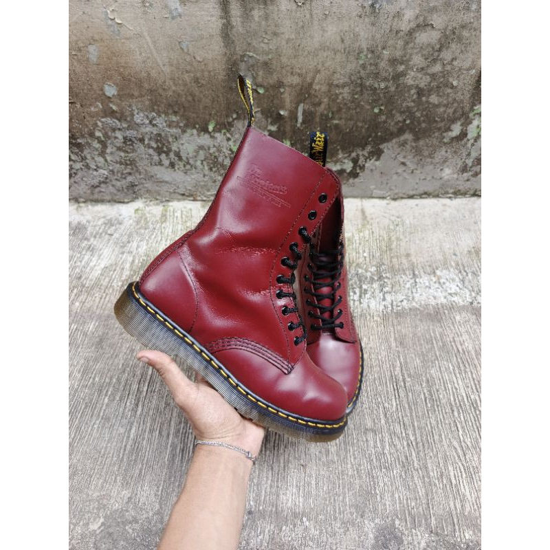Dr. Martens 1490 Red Cherry Smooth Original
