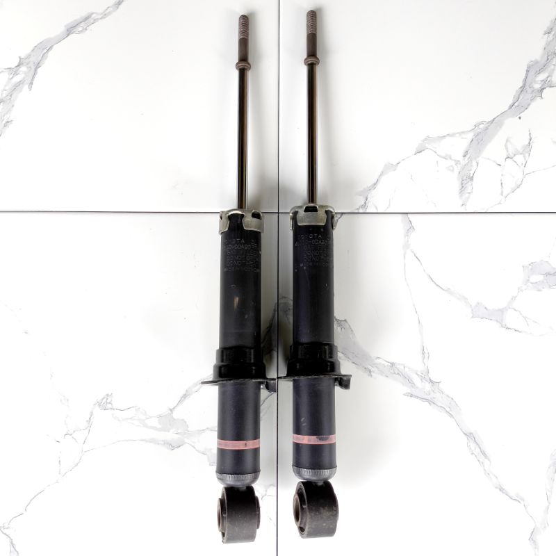 shock toyota sienta belakang