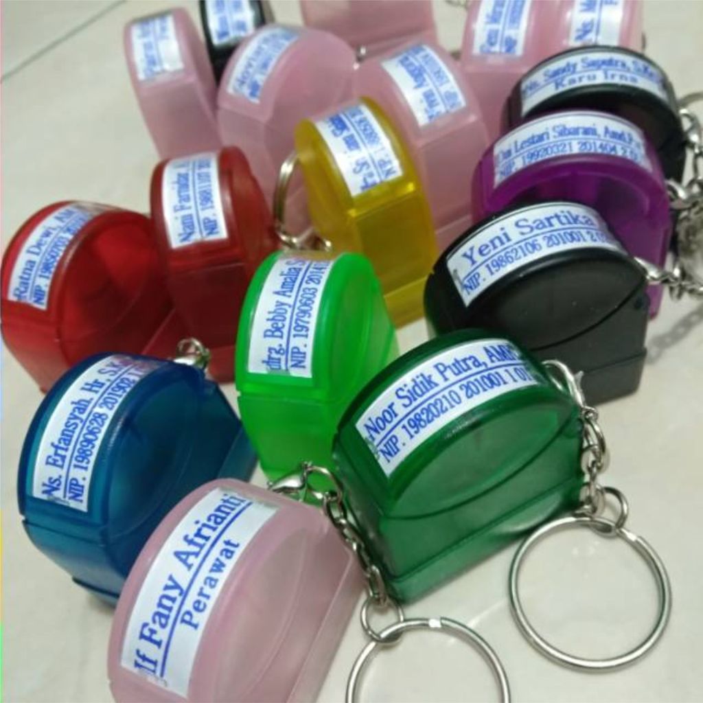 

Stempel Gantungan Kunci Custom Nama Bidan Dokter Perawat NIP Jabatan Profesi