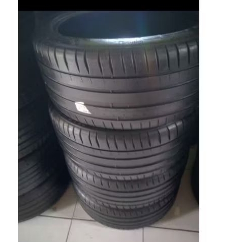 ban mobil 245/40 R18