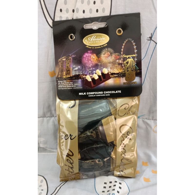 

Alessio Alaska Merlion Milk Compound Chocolate 150 gram Alessio Alaska Merlion Greentea Milk compound chocolate 150 gram Choco Bar Halal & BPOM RI