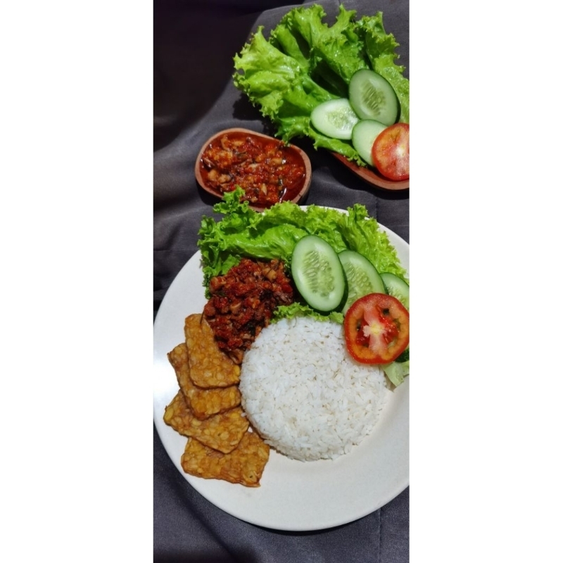 

[PO] PROMO!!!! Check out 400gr sambel cumi, free basreng 50gr + diskon 45% 0b 4T J3 R4 W4 T 7U R K1