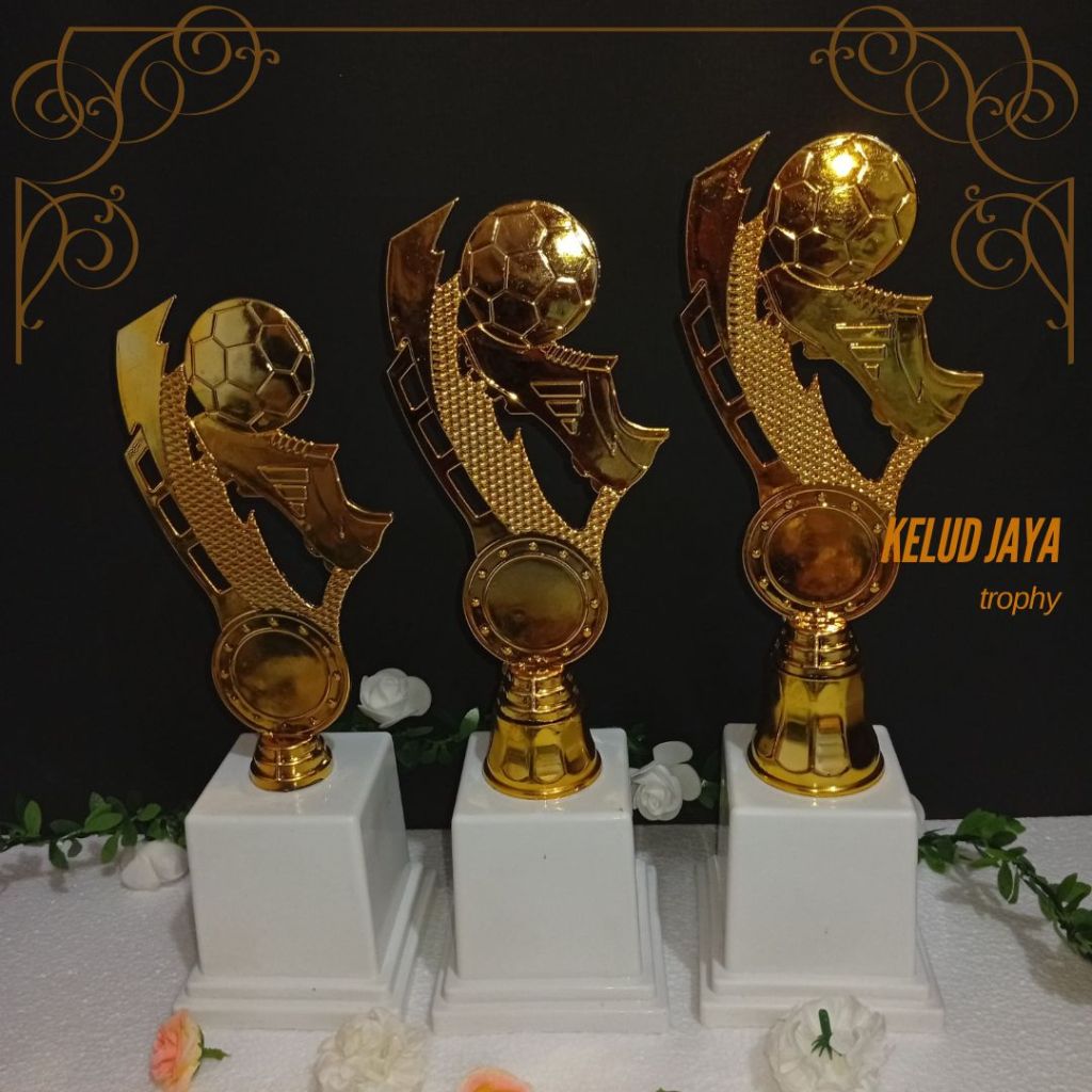 Piala Sepakbola 1 Set Tatakan Putih Tinggi 30-35 cm