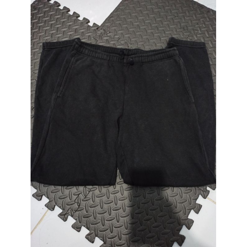 celana training brand uniqlo bekas lelong @second.pont