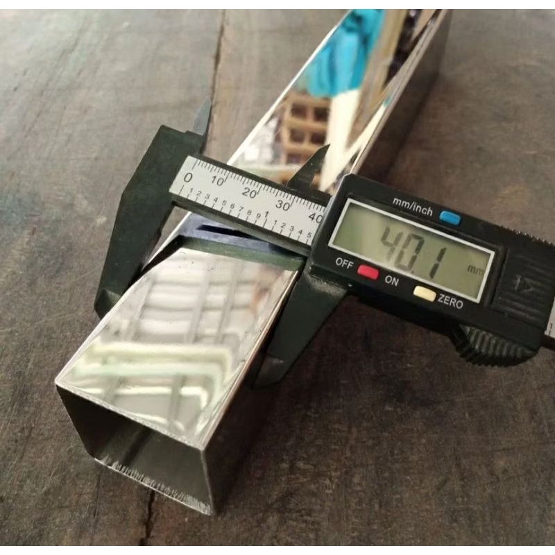 Pipa Kotak Stainless Hollow Stainless 4 x 4 Tebal 0,8 mm Panjang 1 meter