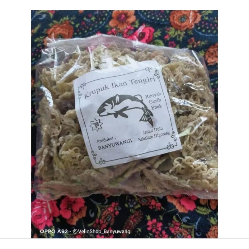 

KRUPUK IKAN TENGIRI KHAS BANYUWANGI / KRUPUK IKAN MORAT MARIT / BERAT 500 GRAM / 1/2KG.