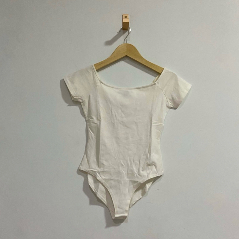 [𝙋𝙍𝙀𝙇𝙊𝙑𝙀𝘿] FOREVER21 Basic White Bodysuit - M