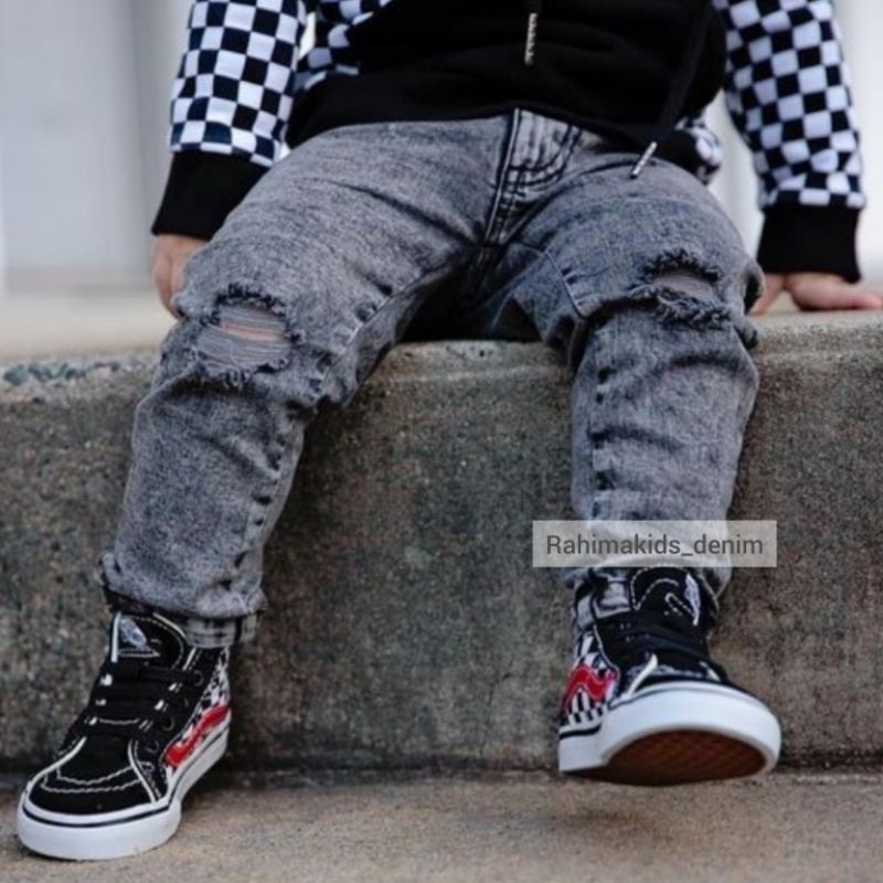 Celana Jeans Anak Laki Laki Sobek Lutut Snow Black Usia 1 Tahun Sampai 12 Tahun Soft Jeans Strecht