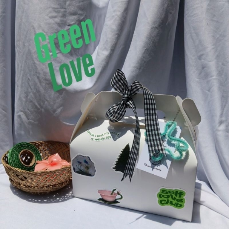 

GABLE BOX AESTHETIC | Hampers | Gift custom | snack Gift | GABLE BOX by t'buana dreamy. this is "Green Love" gable buan's