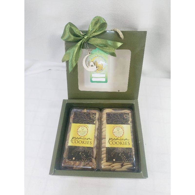 

HAMPERS MEDIUM ISI 2KUE KERING PREMIUM: NASTAR JADUL & SAGU KEJU @350gram