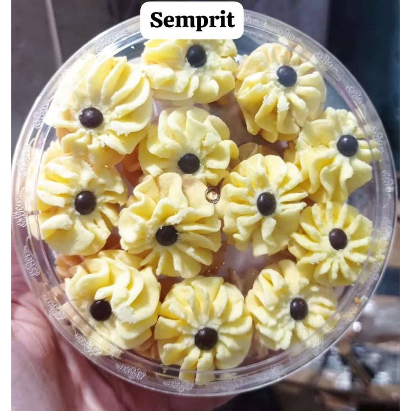 

semprit homemade rasa dijamin nagih. ribuan toples terjual di offline