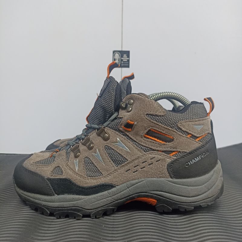 Sepatu Gunung Champion Size 40 Second Bekas
