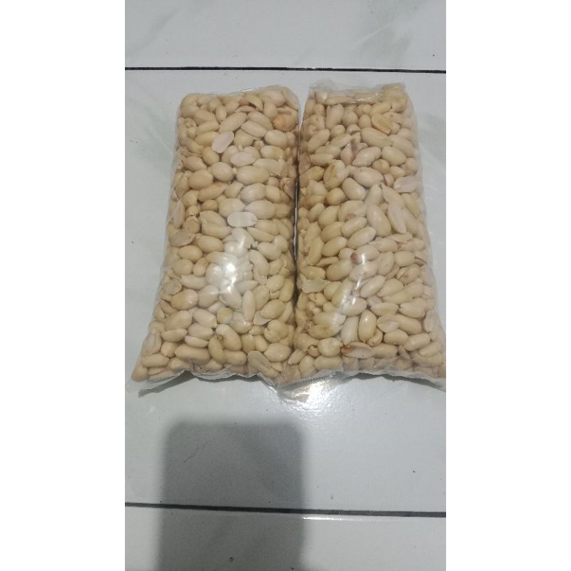 

Kacang Tanah Kupas Mentah UK JUMBO 25/29 paket hemat