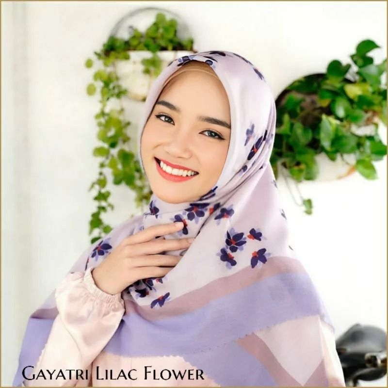 Hijab Voal Motif Laser Cut Jilbab Voal Premium Kerudung Segi empat Motif Gayatri Lilac Flower