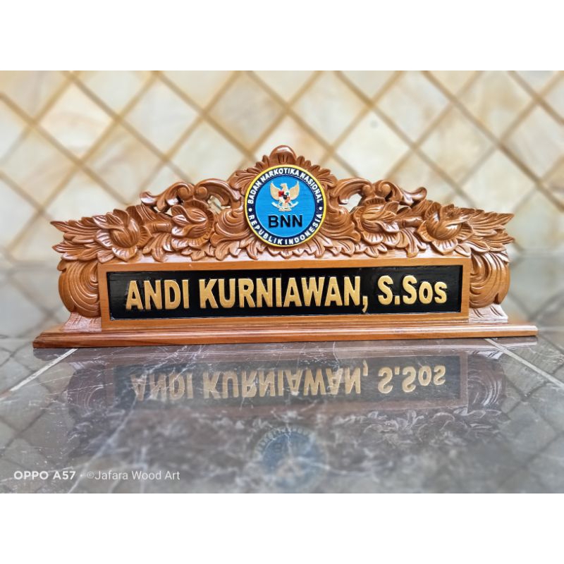 

Papan Nama Meja Jabatan Ukir Kayu Jati Custom Logo BNN