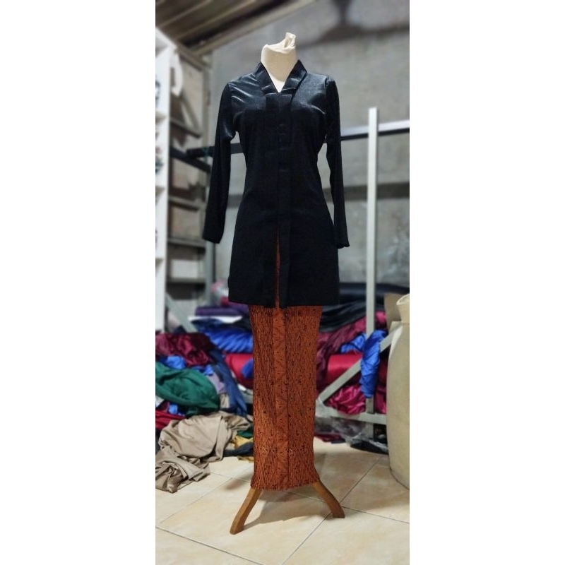 Kebaya beludru Kartini panjang polosan