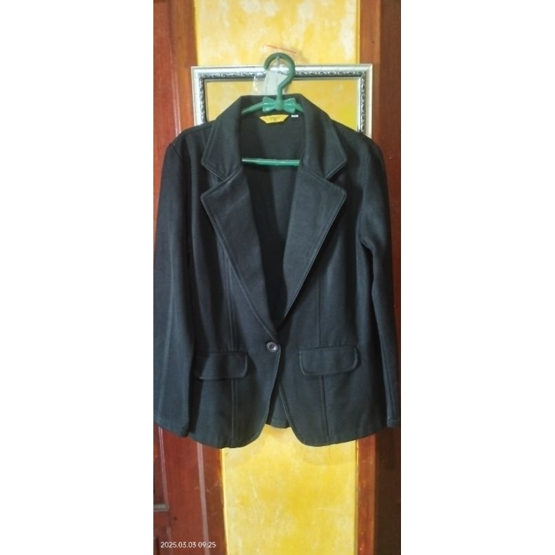 Blazer hitam wanita preloved
