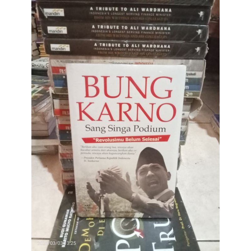 ORIGINAL MULUS BUKU BUNG KARNO SANG SINGA PODIUM REVOLUSIMU BELUM SELESAI
