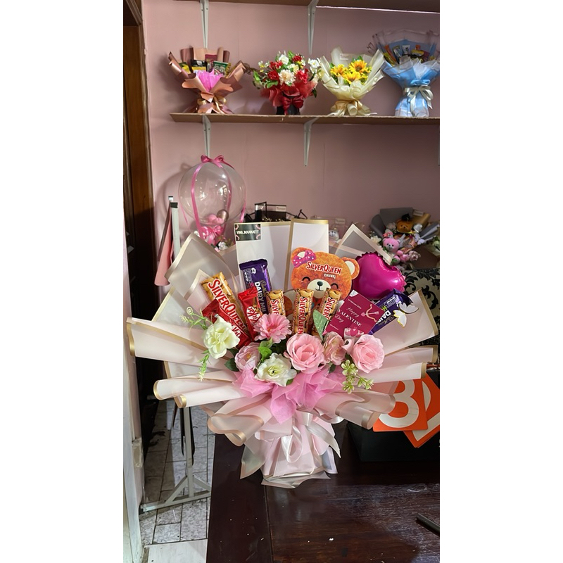 

Buket Coklat Valentine/Buket Bunga/hadiah ulang tahun