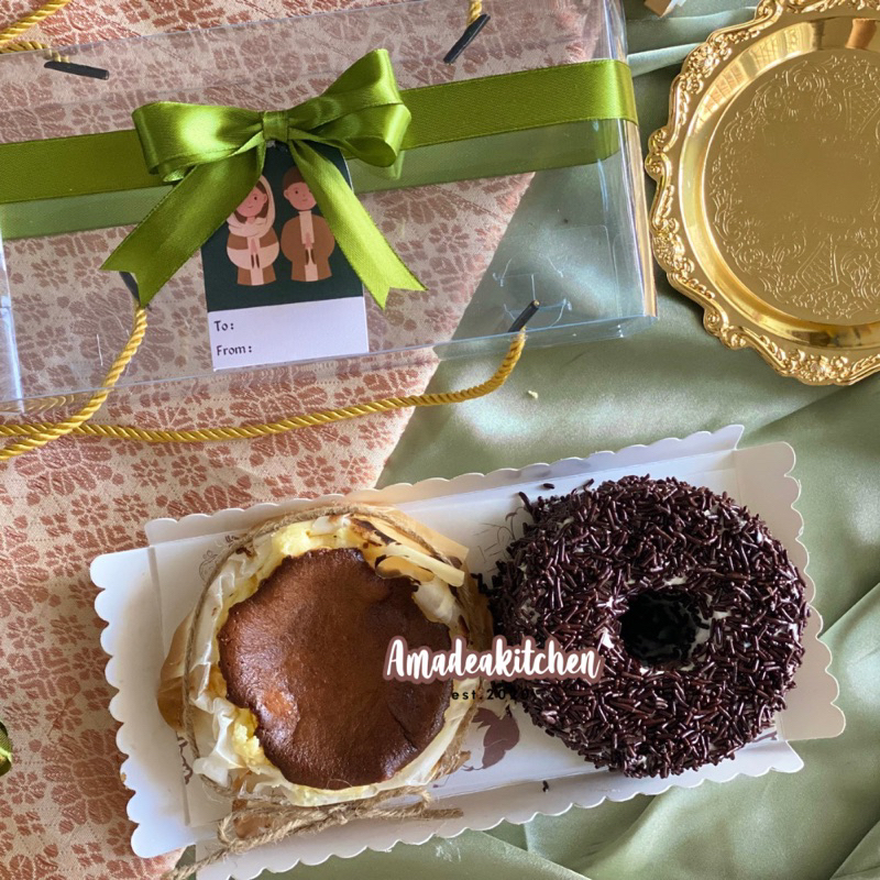 

Mecca Hampers Lebaran Gift Idul Fitri Raya Hampers Parcel Lebaran Parcel Idul Fitri Eid Hampers Chiffon Cake dan Burn Cheesecake