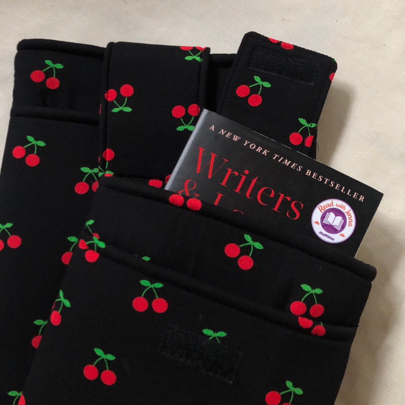 

[By Cloudsleeves] Booksleeve with Velcro Opening / Tas Buku model Perekat / Booksleeves with Velcro / Sarung Buku dengan Perekat / Aksesoris Baca / Book accessories/ Reading accessory