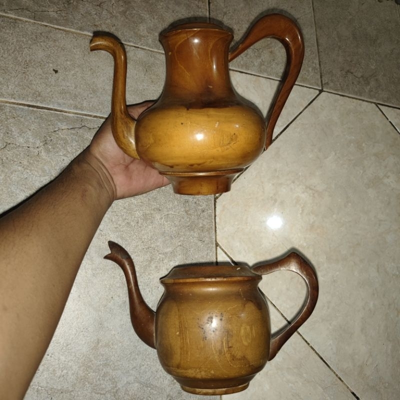 sepasang teko unik antik dati kayu jadul
