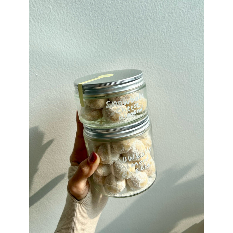 

snowballs almond cheese
