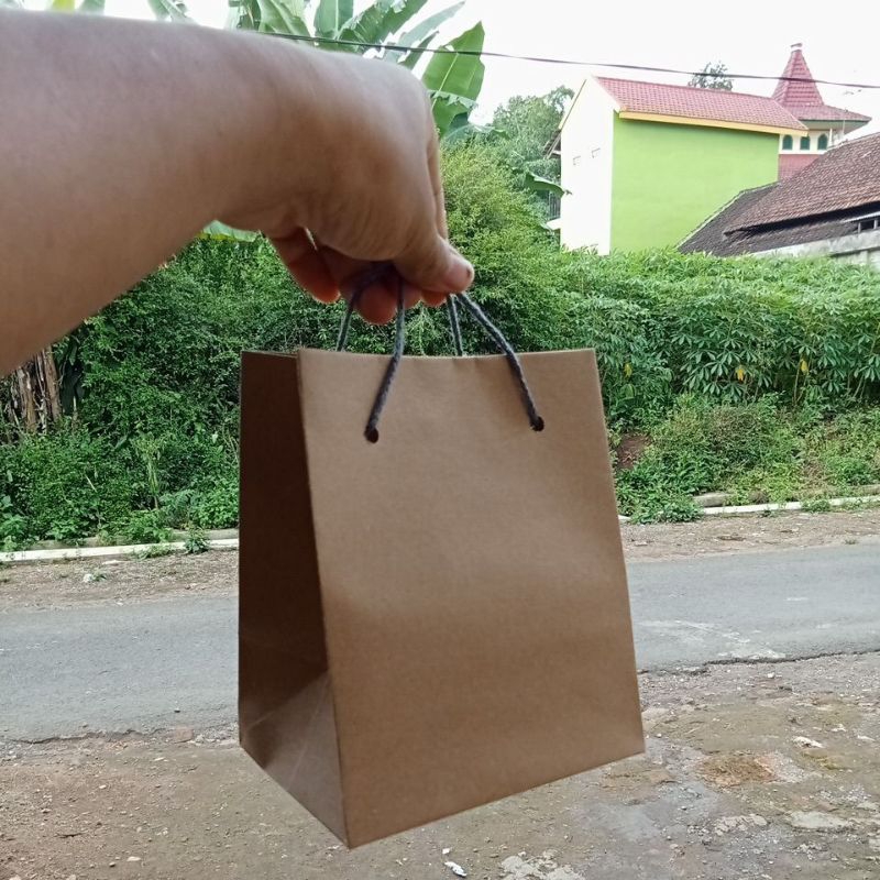 

paper bag 14×11×18 (PAKET 12 PCS) Tas kertas / Tas kado/ Tas sovenir / Tas donat