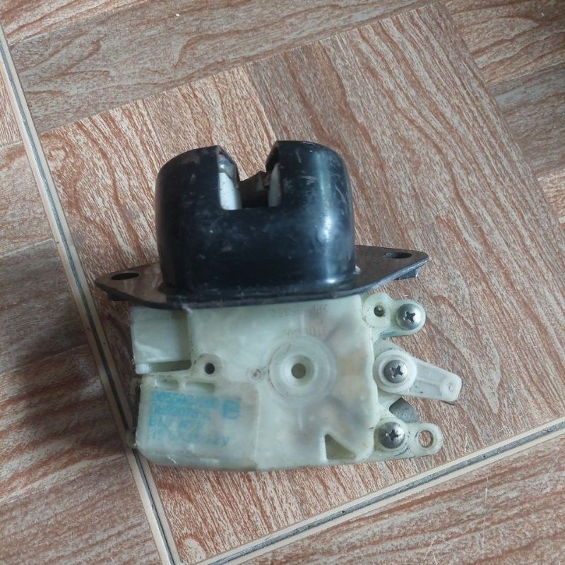 doorlock door lock bagasi nissan livina original