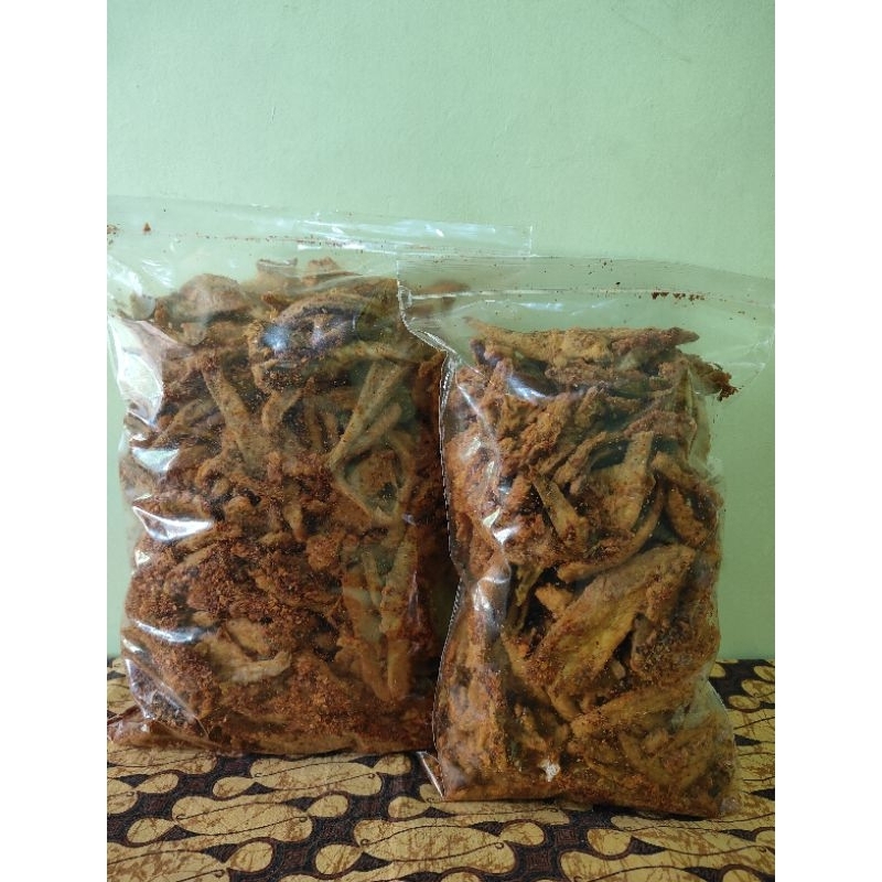 

Kripik Ikan Pedas Goreng Crispy Kriuk Gurih Renyah 500 Gram Makanan Ringan Camilan Snack Seafood Lezat Nikmat Halal