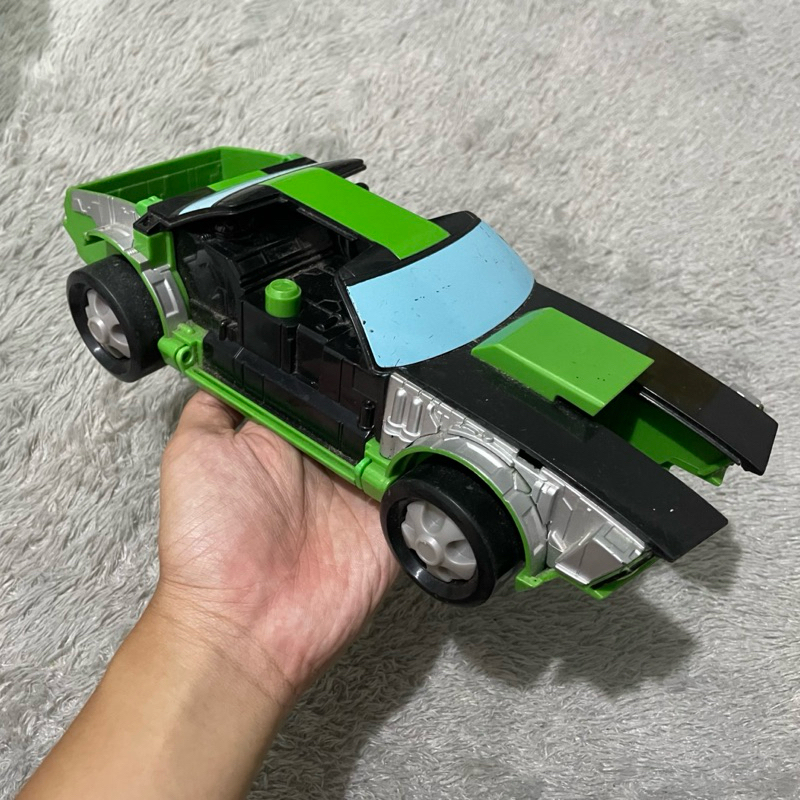 Ben 10 Kevin Car Junk Bandai