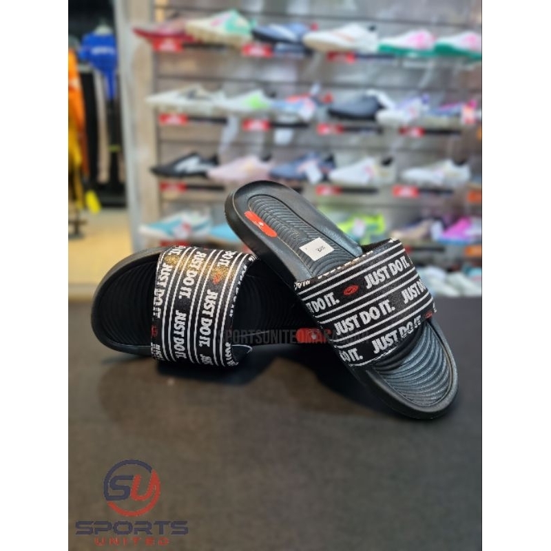 [PENAWARAN TERBATAS] Sandal Slide Nike New NIKE VICTORY ONE SLIDE PRINT (CN9678-013) ORIGINAL