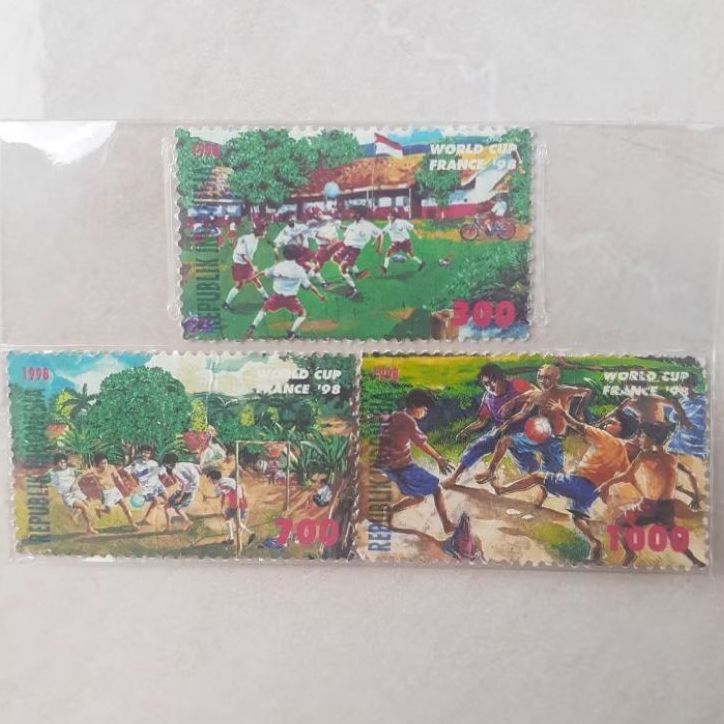 

(A) Perangko Indonesia Piala Dunia (World Cup France) Tahun 1998 set lengkap - 3pcs