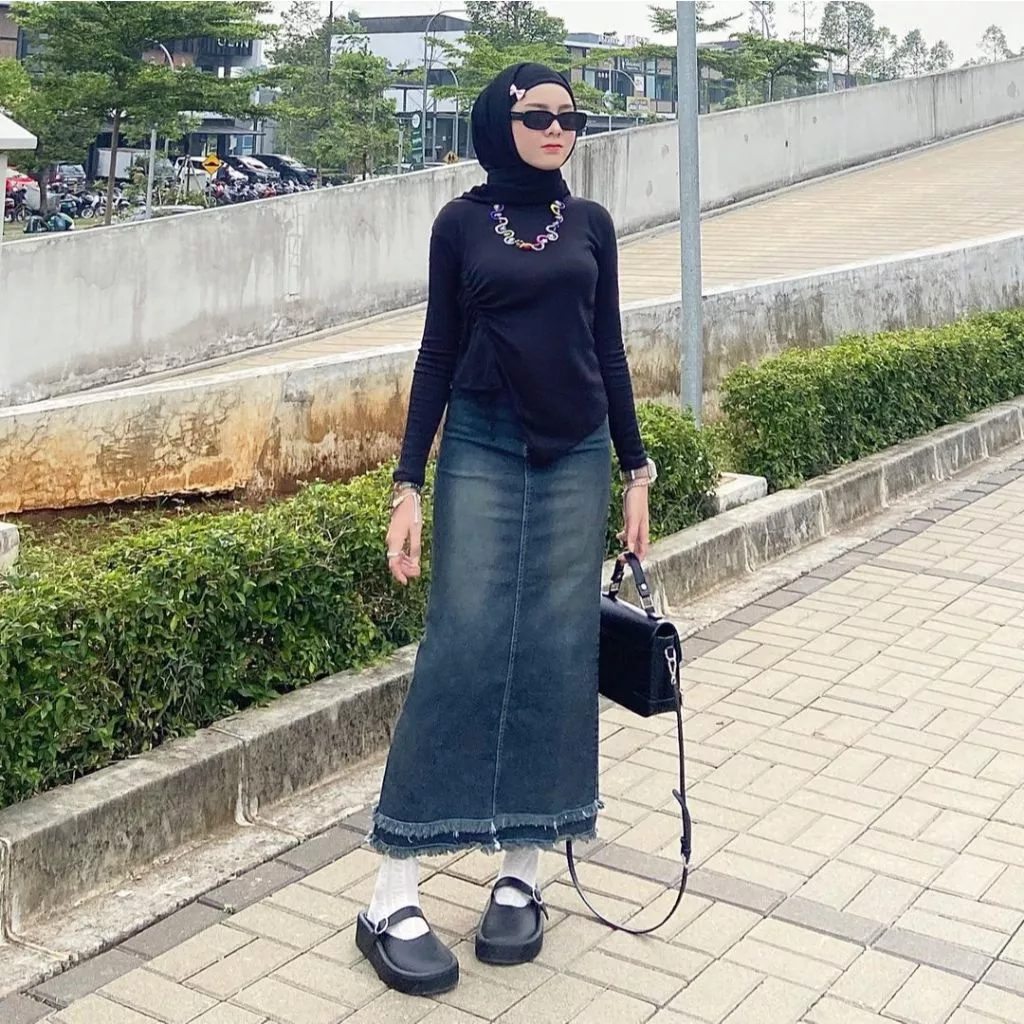 Rok Jeans Rawis Panjang Wanita